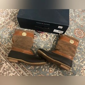 Size 7 women’s Tommy Hilfiger winter boots